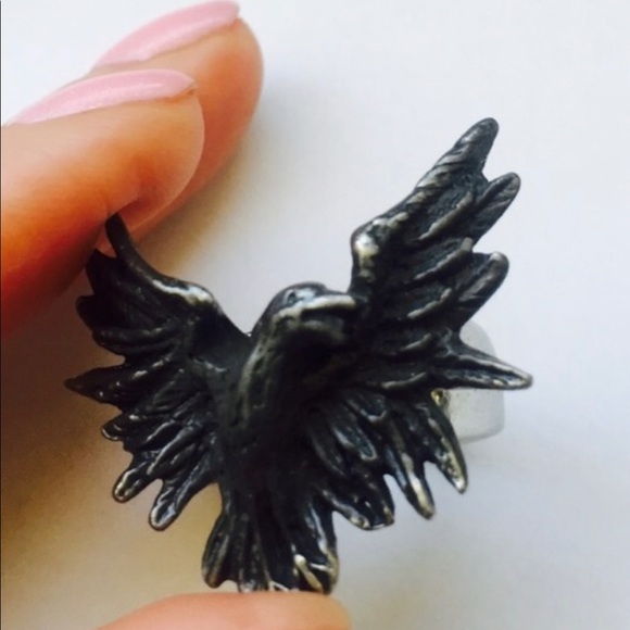 Alchemy of England Flocking Raven Ring - Picture 5 of 5